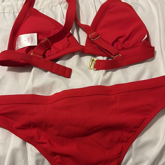 Bikini - Picture 2 of 3